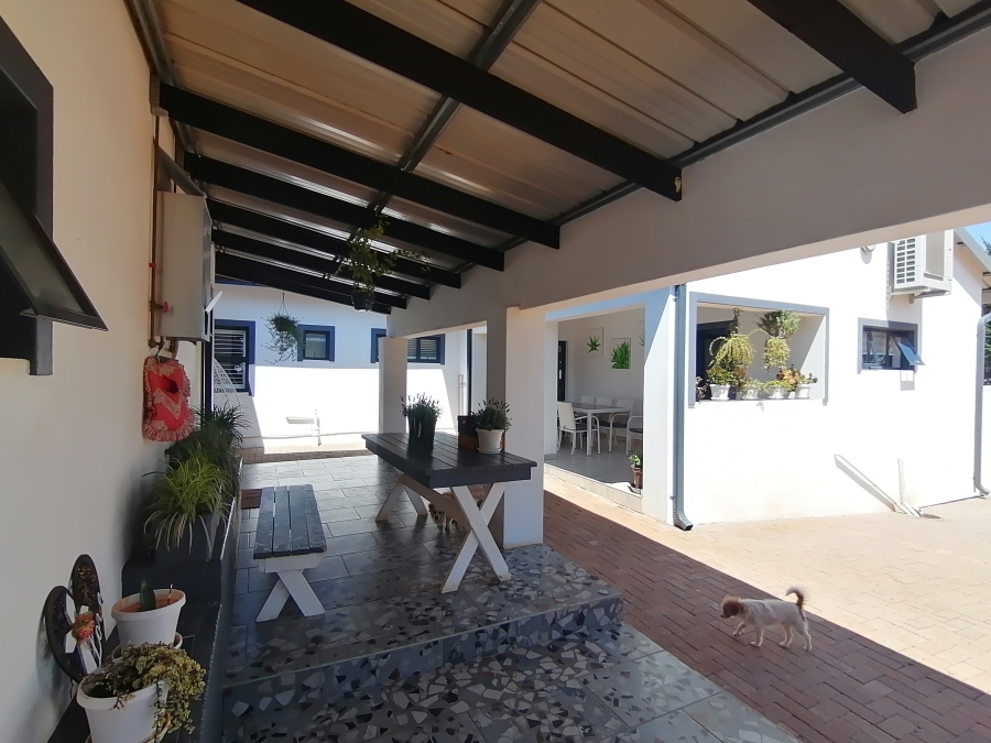 6 Bedroom Property for Sale in Wilkoppies North West